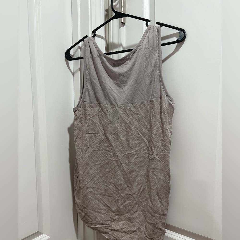 GAP Women's Textured Look Gray/Tan Hi-Lo Tank Top - Picture 3 of 4